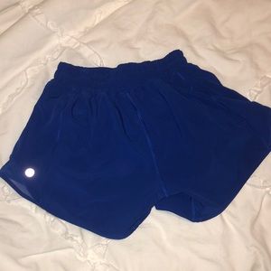 LULULEMON SHORT blue hotty hot long size 2